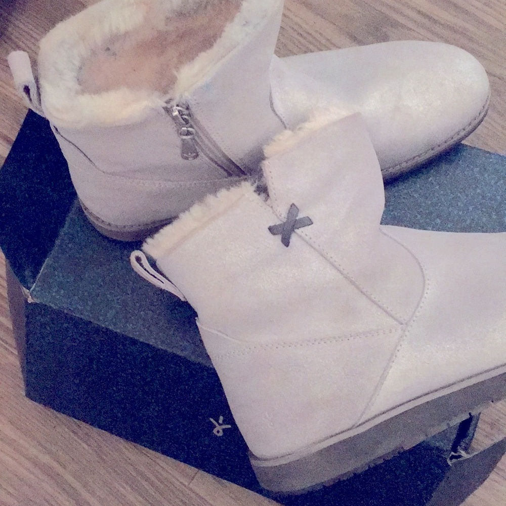 EMU Australia boots size 11 silver worn once